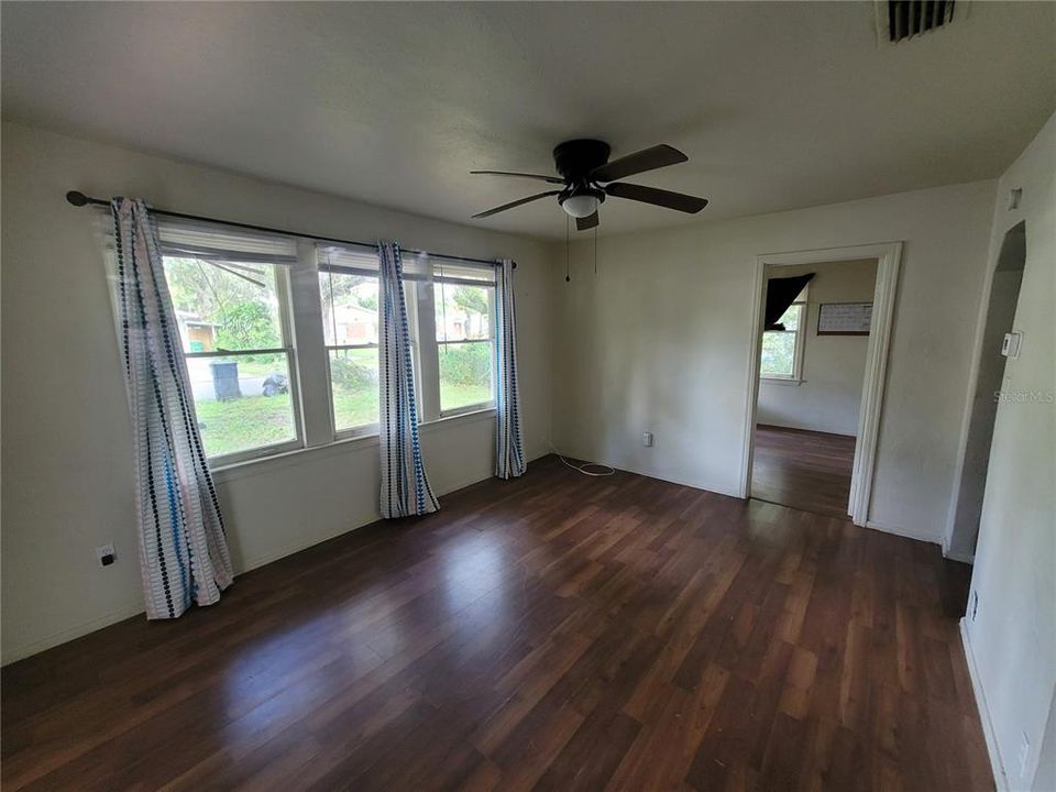 For Rent: $1,600 (3 beds, 1 baths, 750 Square Feet)