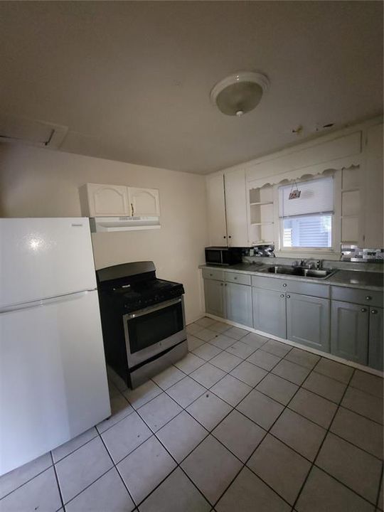 For Rent: $1,600 (3 beds, 1 baths, 750 Square Feet)