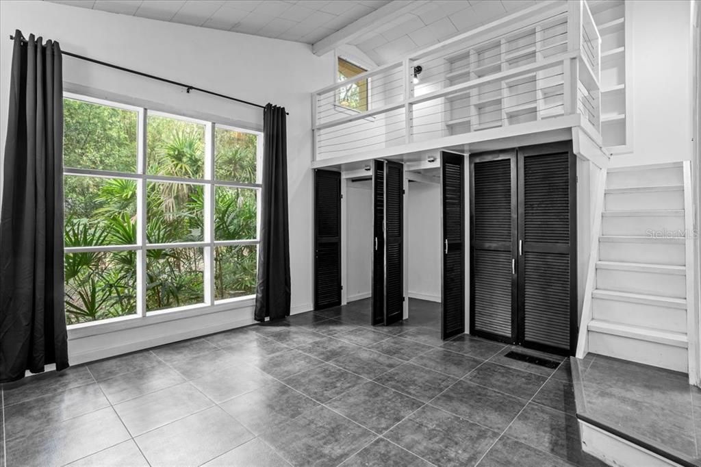 合同活跃: $275,000 (3 贝兹, 1 浴室, 1602 平方英尺)