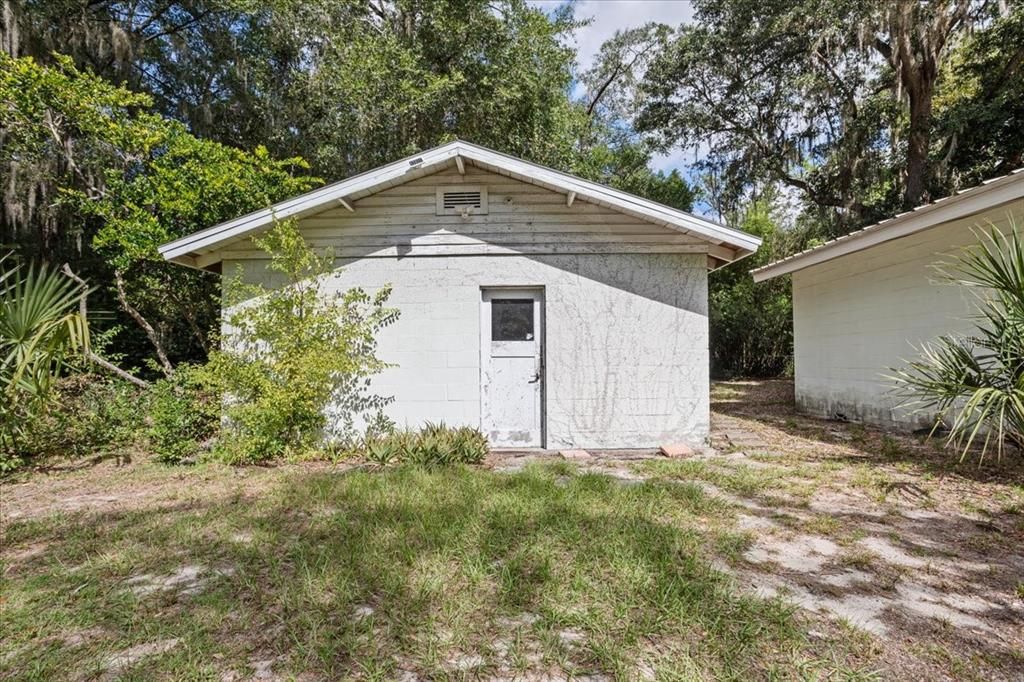 合同活跃: $275,000 (3 贝兹, 1 浴室, 1602 平方英尺)