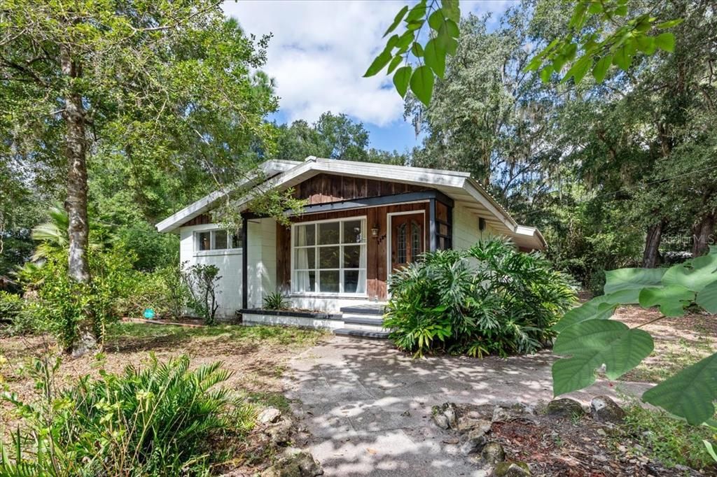 合同活跃: $275,000 (3 贝兹, 1 浴室, 1602 平方英尺)