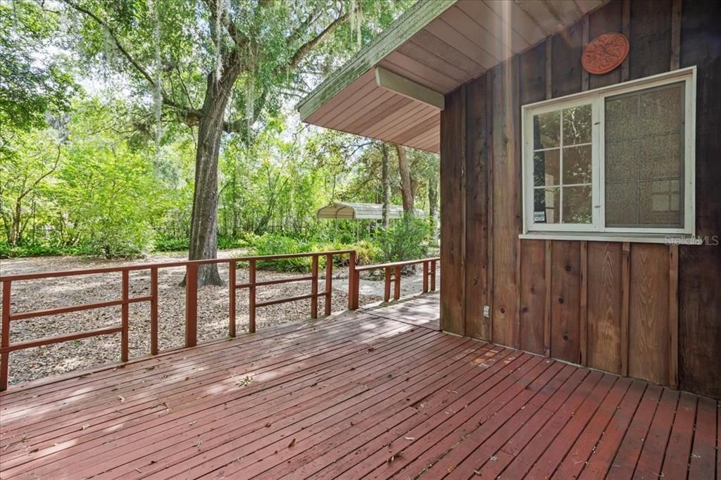 合同活跃: $275,000 (3 贝兹, 1 浴室, 1602 平方英尺)