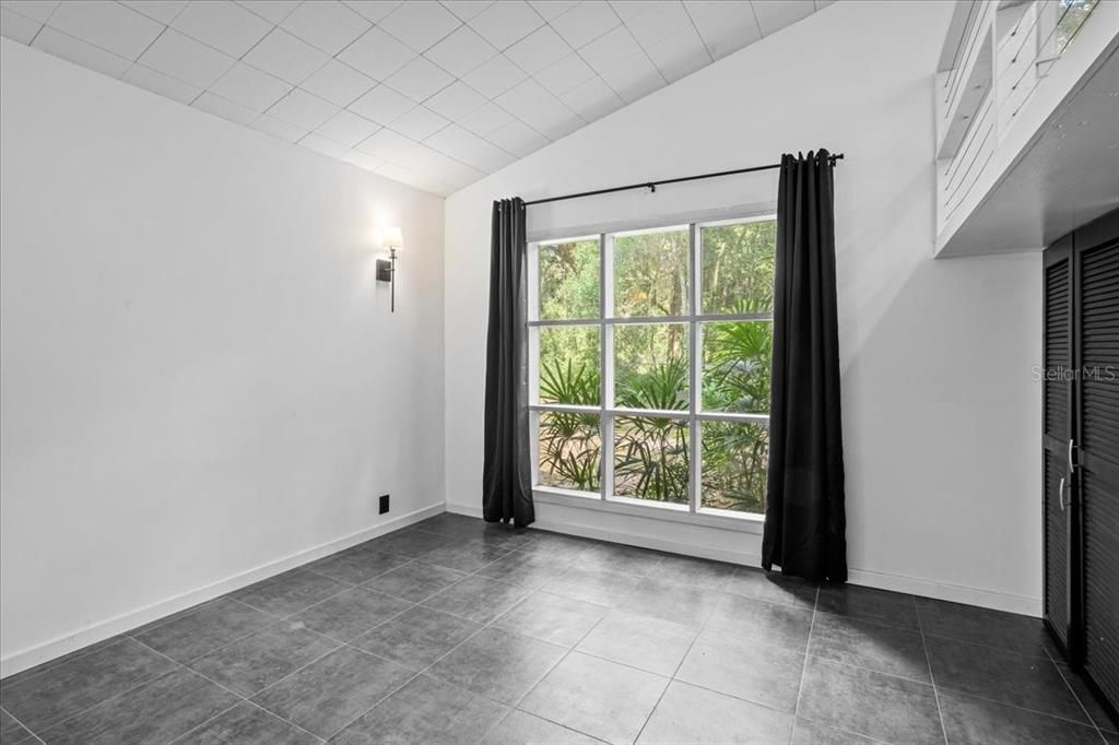 合同活跃: $275,000 (3 贝兹, 1 浴室, 1602 平方英尺)