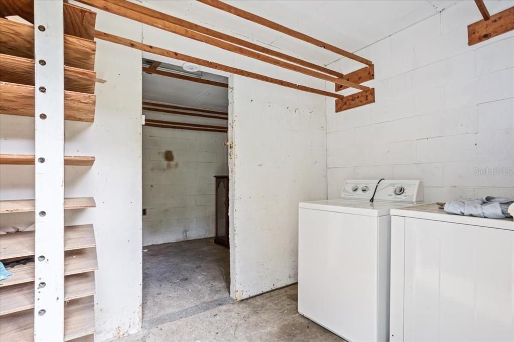 合同活跃: $275,000 (3 贝兹, 1 浴室, 1602 平方英尺)