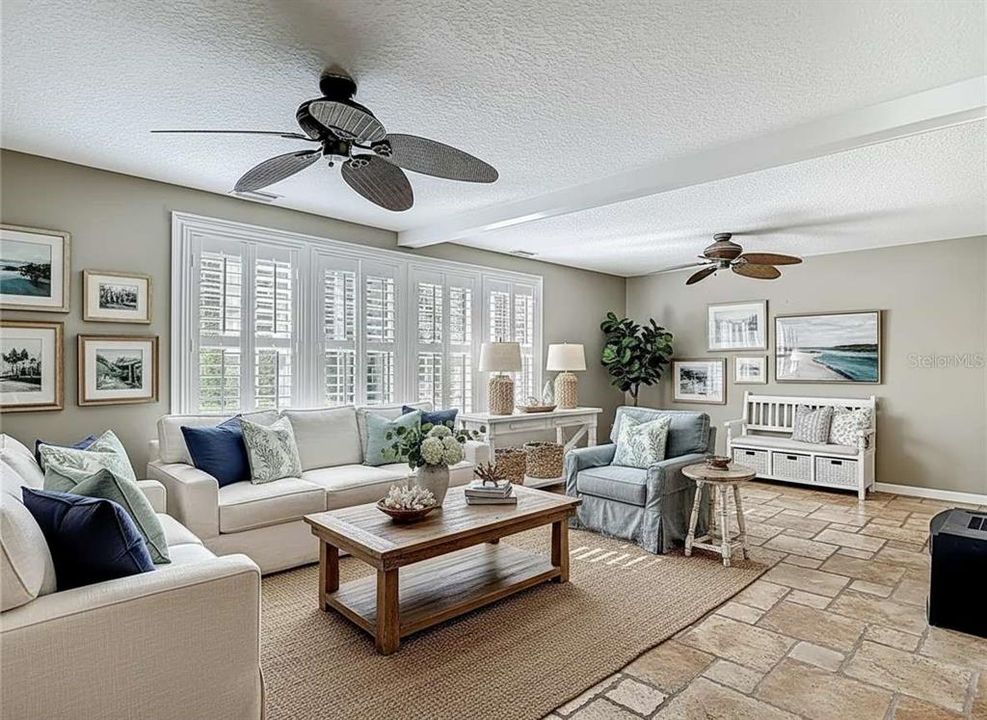 En Venta: $499,000 (3 camas, 2 baños, 2110 Pies cuadrados)