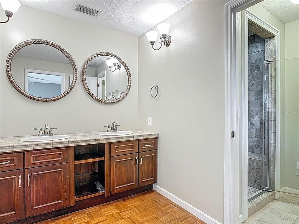 En Venta: $499,000 (3 camas, 2 baños, 2110 Pies cuadrados)