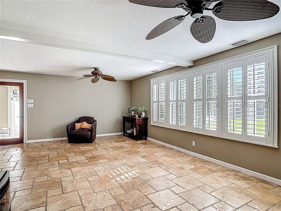 En Venta: $499,000 (3 camas, 2 baños, 2110 Pies cuadrados)