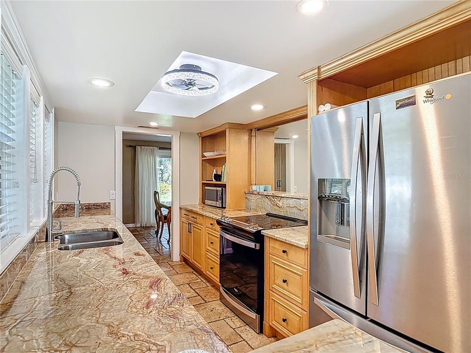 En Venta: $499,000 (3 camas, 2 baños, 2110 Pies cuadrados)