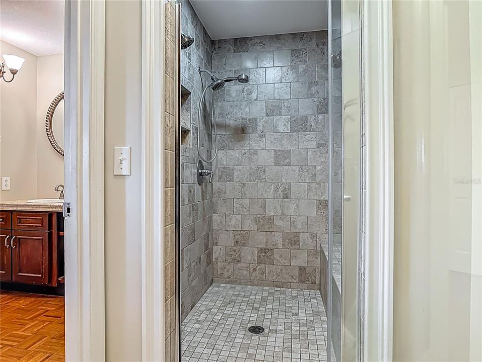 En Venta: $499,000 (3 camas, 2 baños, 2110 Pies cuadrados)