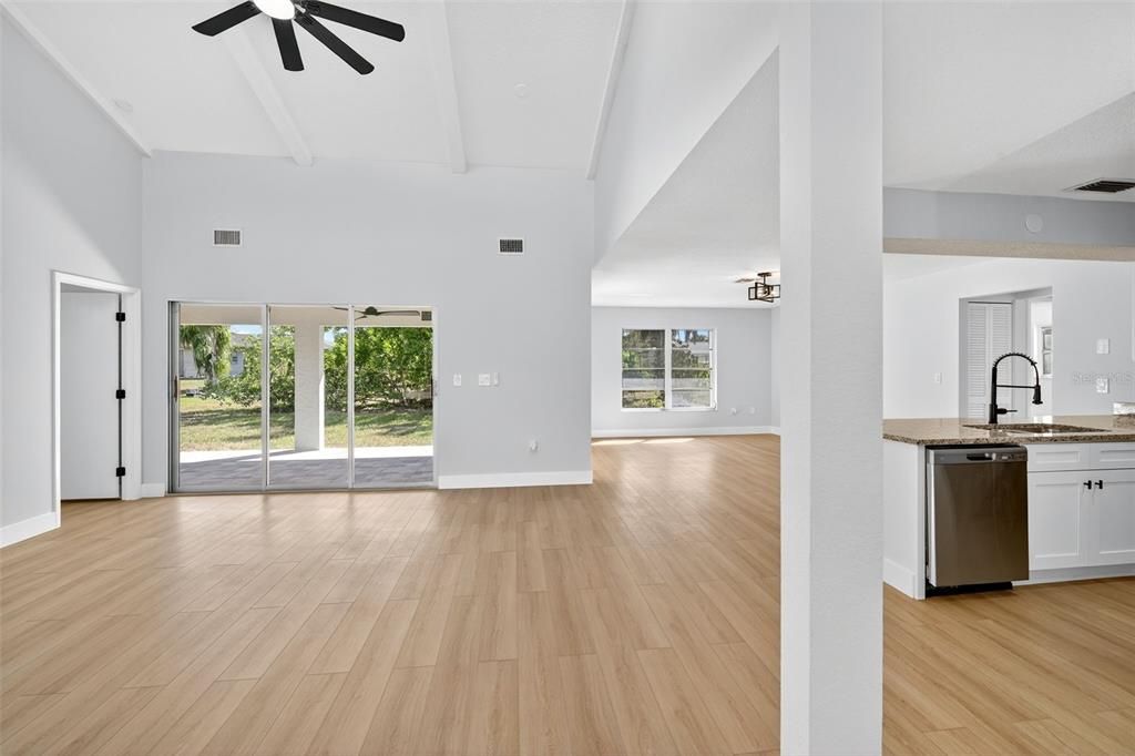 En Venta: $284,600 (3 camas, 2 baños, 1686 Pies cuadrados)