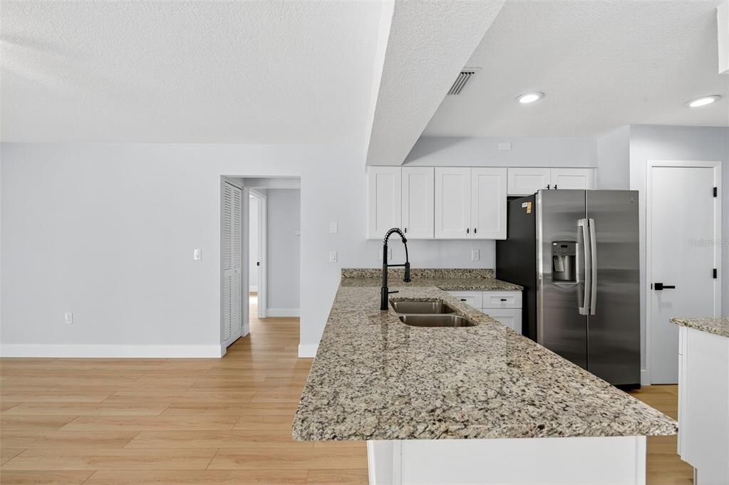 En Venta: $284,600 (3 camas, 2 baños, 1686 Pies cuadrados)