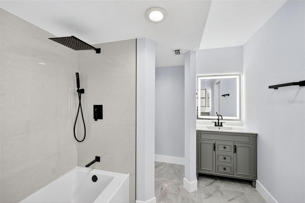 En Venta: $284,600 (3 camas, 2 baños, 1686 Pies cuadrados)