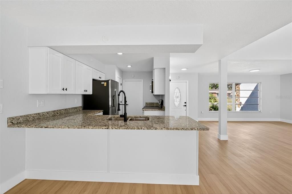 En Venta: $284,600 (3 camas, 2 baños, 1686 Pies cuadrados)