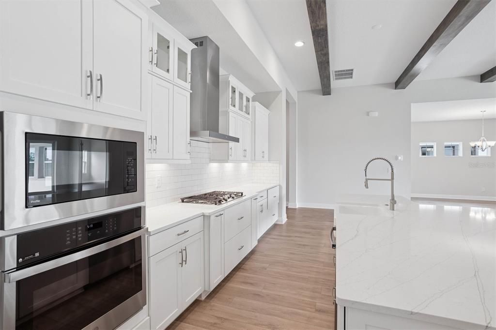 На продажу: $1,099,990 (5 спален, 4 ванн, 4602 Квадратных фут)