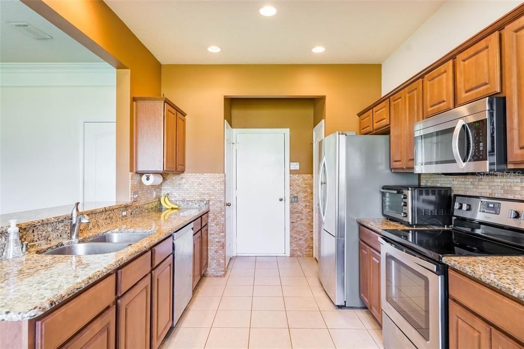 Active With Contract: $2,449 (3 beds, 2 baths, 1666 Square Feet)