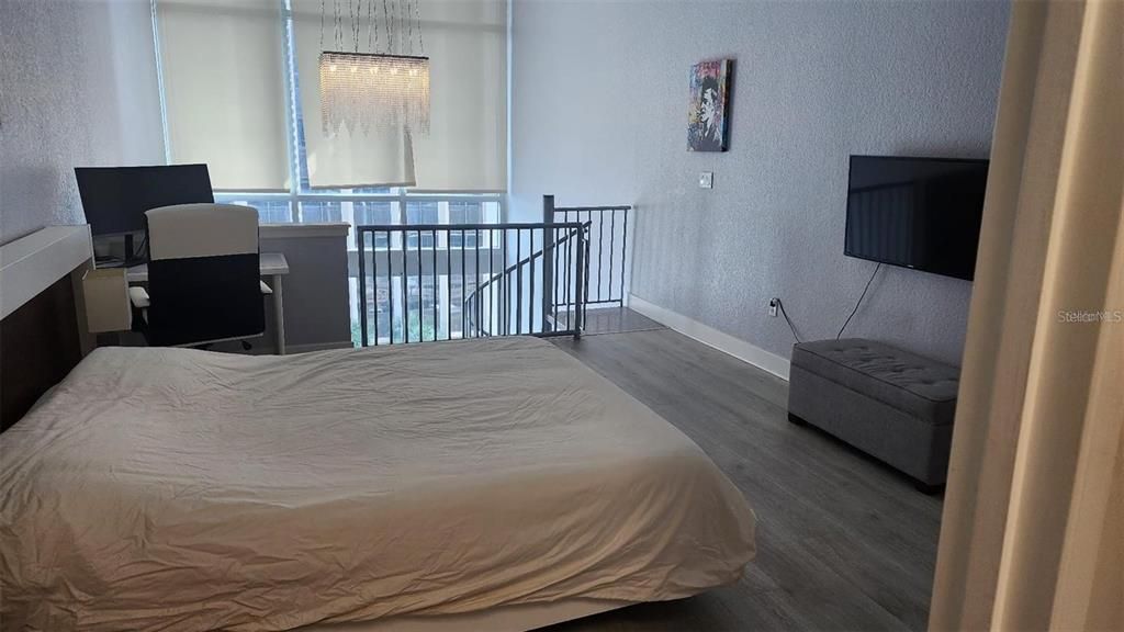 For Rent: $2,100 (1 beds, 1 baths, 957 Square Feet)