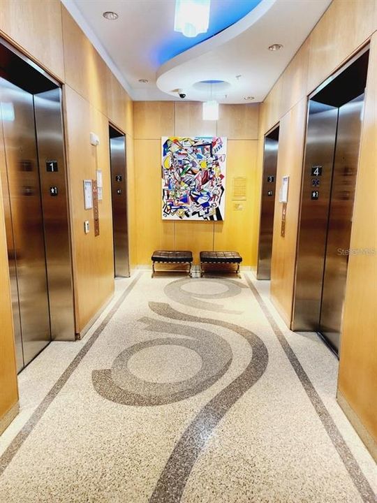 For Rent: $2,100 (1 beds, 1 baths, 957 Square Feet)