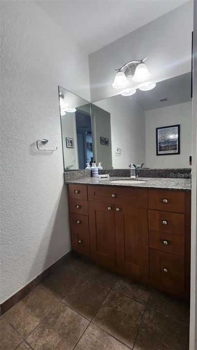 For Rent: $2,100 (1 beds, 1 baths, 957 Square Feet)