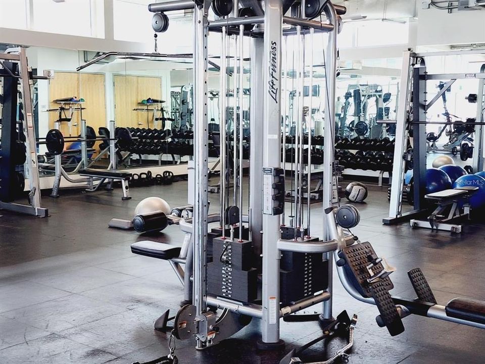 For Rent: $2,100 (1 beds, 1 baths, 957 Square Feet)