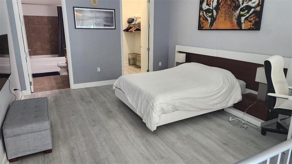 For Rent: $2,100 (1 beds, 1 baths, 957 Square Feet)