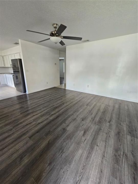 Active With Contract: $1,600 (2 beds, 2 baths, 898 Square Feet)