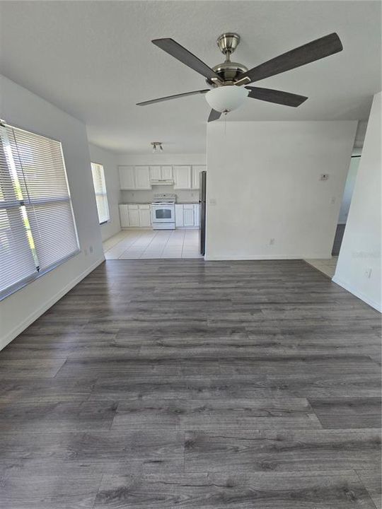 Active With Contract: $1,600 (2 beds, 2 baths, 898 Square Feet)