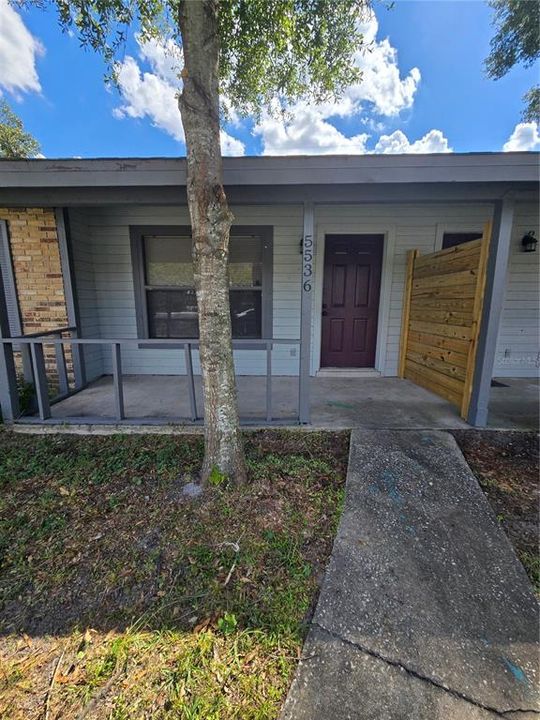 Active With Contract: $1,600 (2 beds, 2 baths, 898 Square Feet)