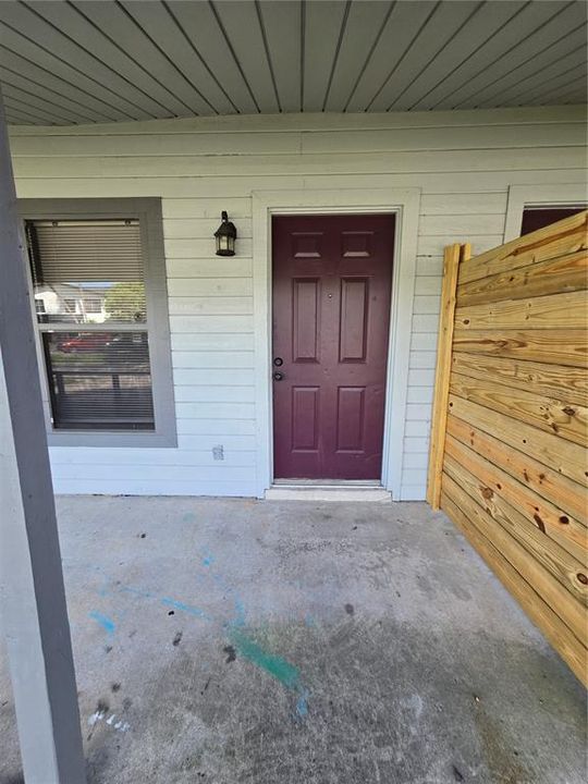 Active With Contract: $1,600 (2 beds, 2 baths, 898 Square Feet)