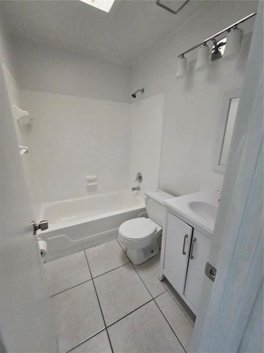 Active With Contract: $1,600 (2 beds, 2 baths, 898 Square Feet)