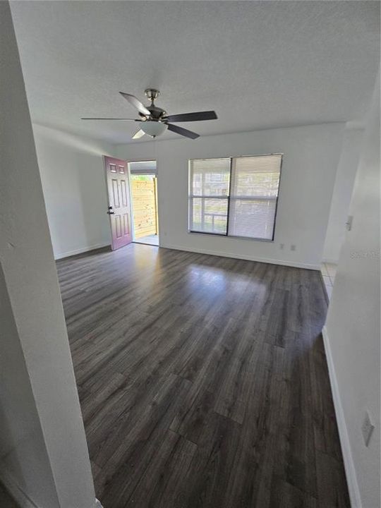 Active With Contract: $1,600 (2 beds, 2 baths, 898 Square Feet)
