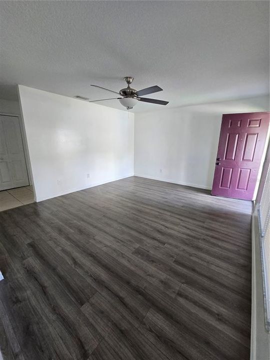 Active With Contract: $1,600 (2 beds, 2 baths, 898 Square Feet)