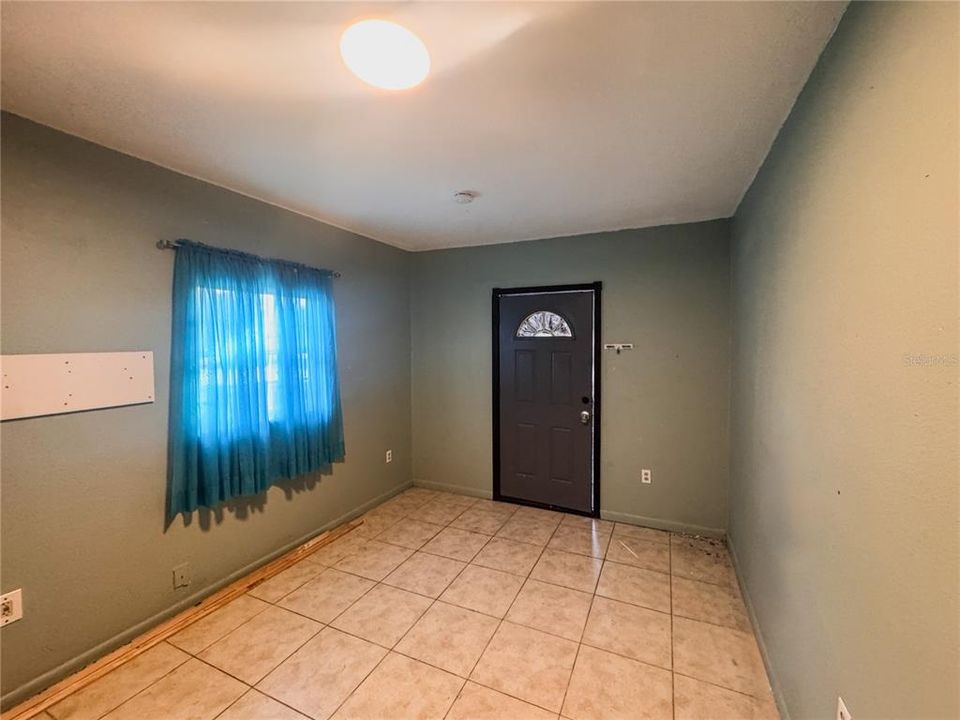 Activo con contrato: $225,000 (4 camas, 2 baños, 1056 Pies cuadrados)