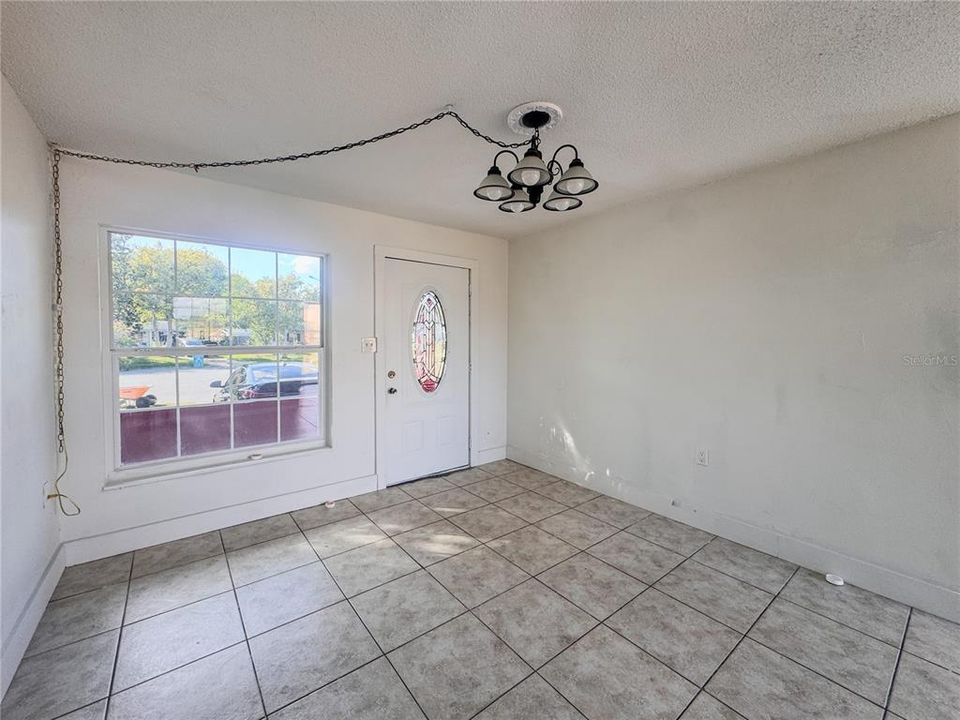 Activo con contrato: $225,000 (4 camas, 2 baños, 1056 Pies cuadrados)