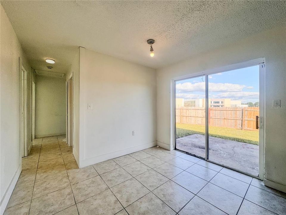 Activo con contrato: $225,000 (4 camas, 2 baños, 1056 Pies cuadrados)