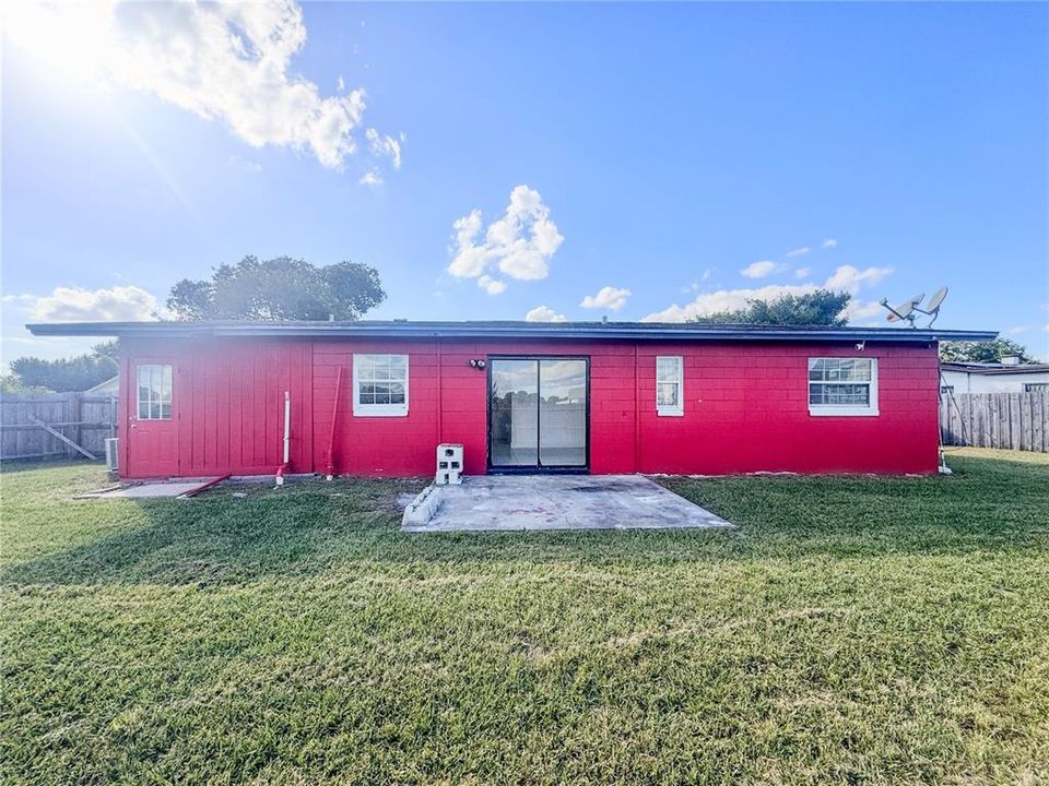 Activo con contrato: $225,000 (4 camas, 2 baños, 1056 Pies cuadrados)