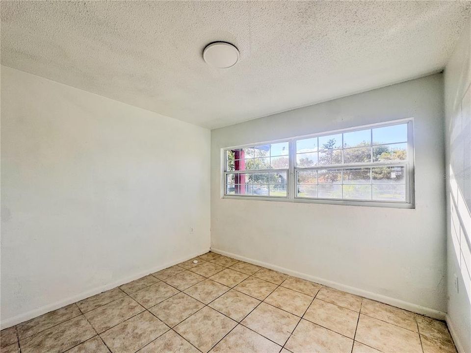 Activo con contrato: $225,000 (4 camas, 2 baños, 1056 Pies cuadrados)