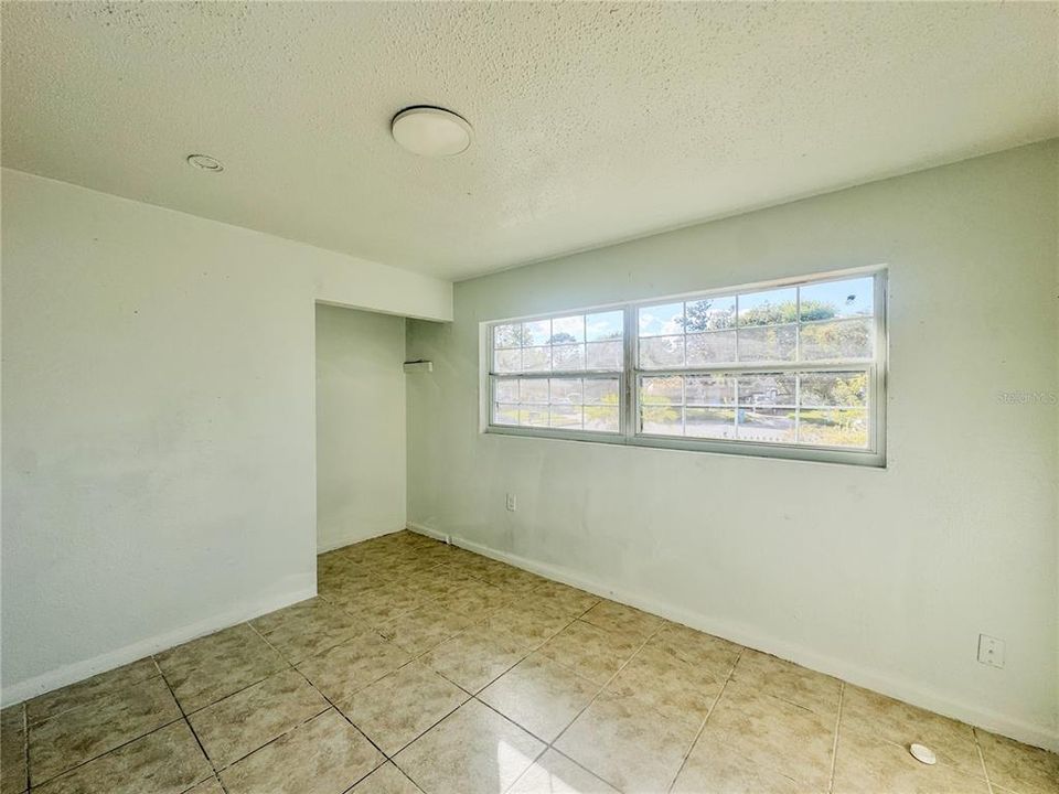 Activo con contrato: $225,000 (4 camas, 2 baños, 1056 Pies cuadrados)
