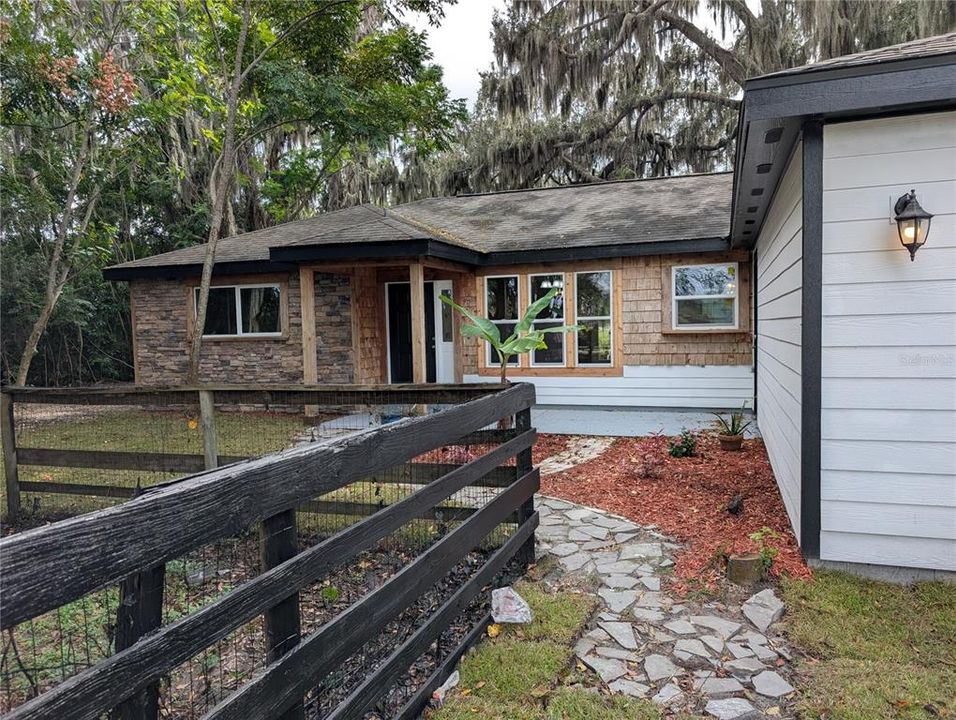 На продажу: $242,500 (2 спален, 2 ванн, 1403 Квадратных фут)