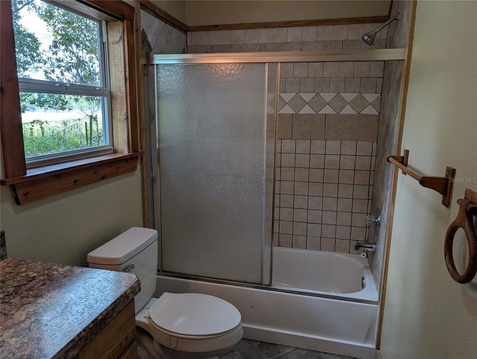 На продажу: $242,500 (2 спален, 2 ванн, 1403 Квадратных фут)