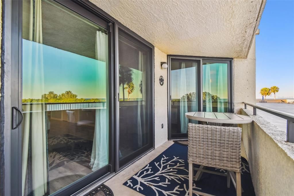 For Sale: $309,900 (2 beds, 2 baths, 950 Square Feet)