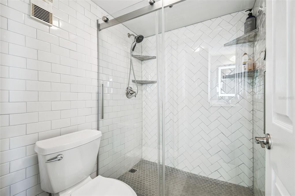 For Sale: $309,900 (2 beds, 2 baths, 950 Square Feet)