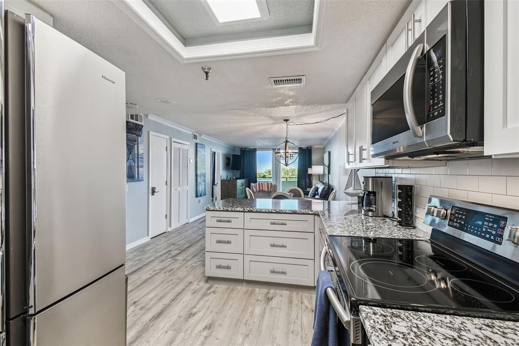 For Sale: $309,900 (2 beds, 2 baths, 950 Square Feet)