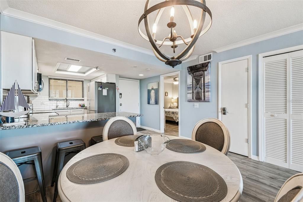 For Sale: $309,900 (2 beds, 2 baths, 950 Square Feet)