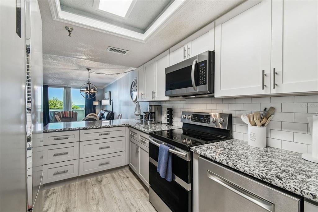 For Sale: $309,900 (2 beds, 2 baths, 950 Square Feet)