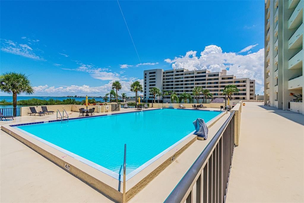 For Sale: $309,900 (2 beds, 2 baths, 950 Square Feet)