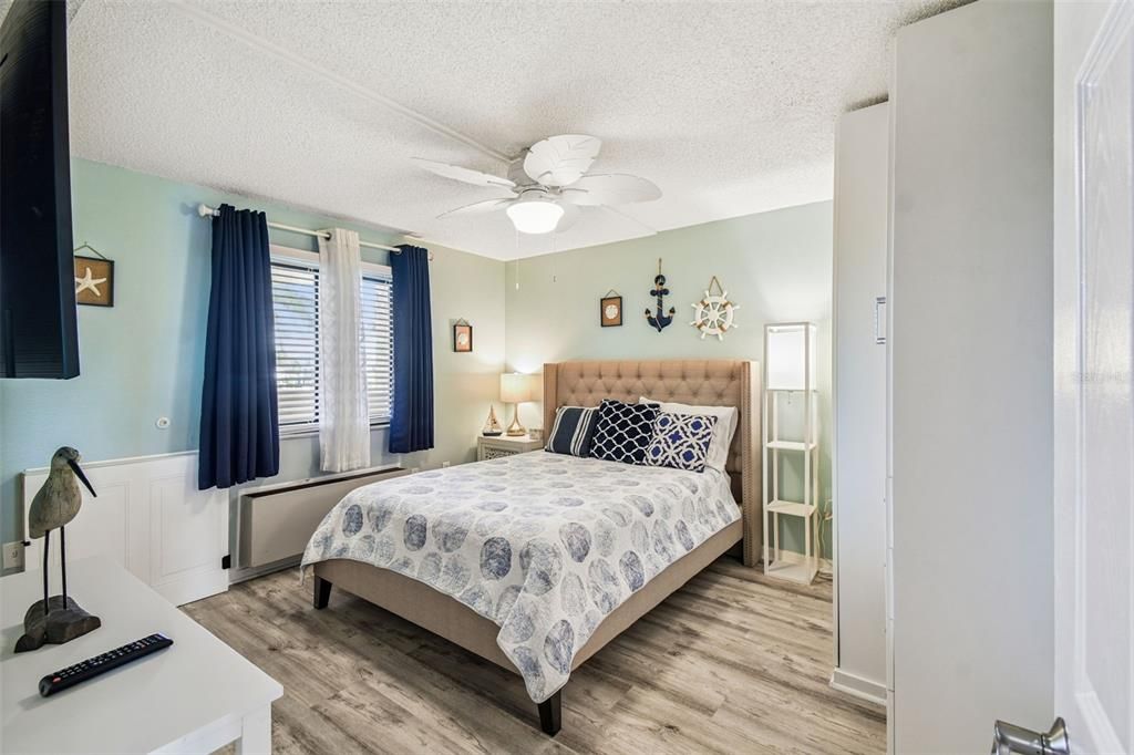 For Sale: $309,900 (2 beds, 2 baths, 950 Square Feet)