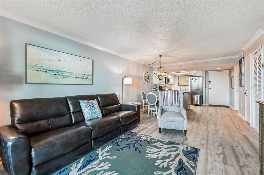 For Sale: $309,900 (2 beds, 2 baths, 950 Square Feet)