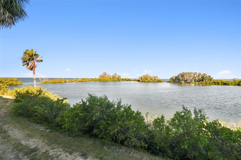 For Sale: $309,900 (2 beds, 2 baths, 950 Square Feet)