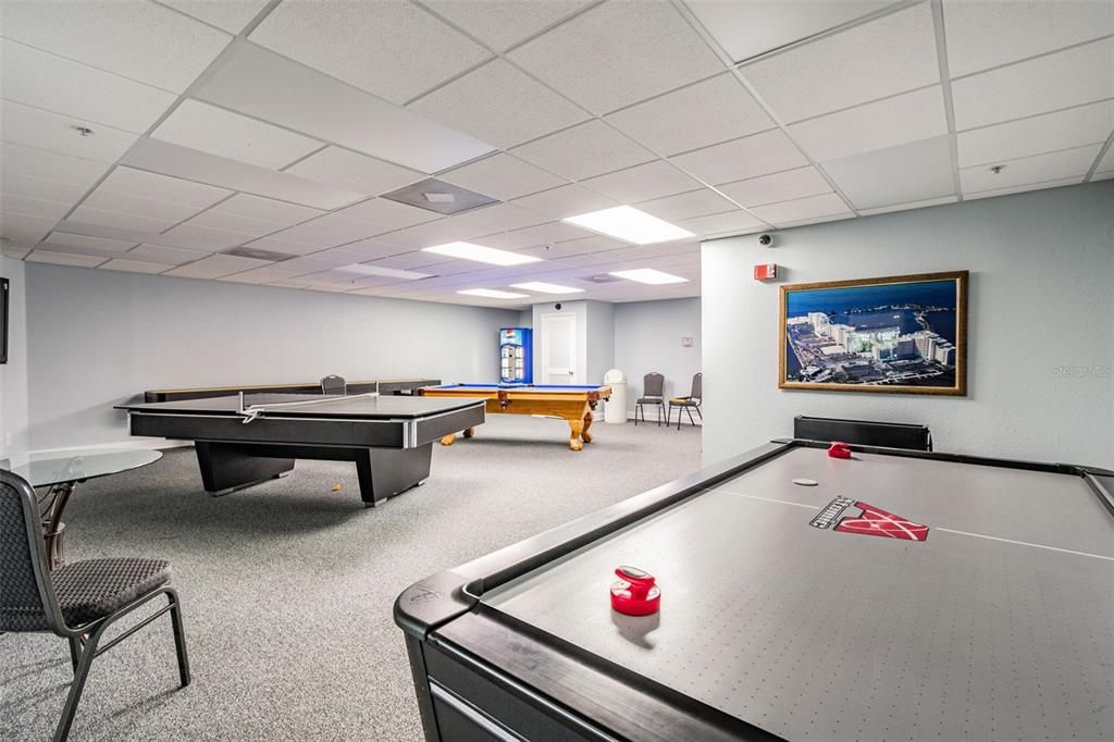 For Sale: $309,900 (2 beds, 2 baths, 950 Square Feet)