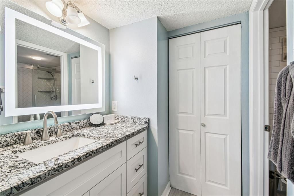 For Sale: $309,900 (2 beds, 2 baths, 950 Square Feet)